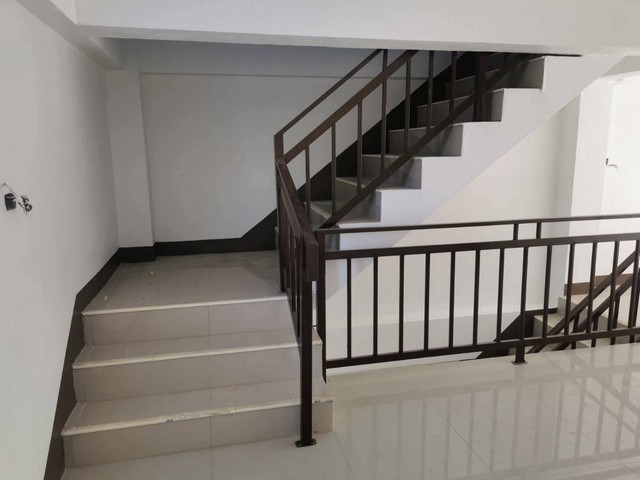 ขายอาคารพาณิชย์ 2 ชั้นครึ่ง จำนวน  5 คูหา จังหวัดน่าน 