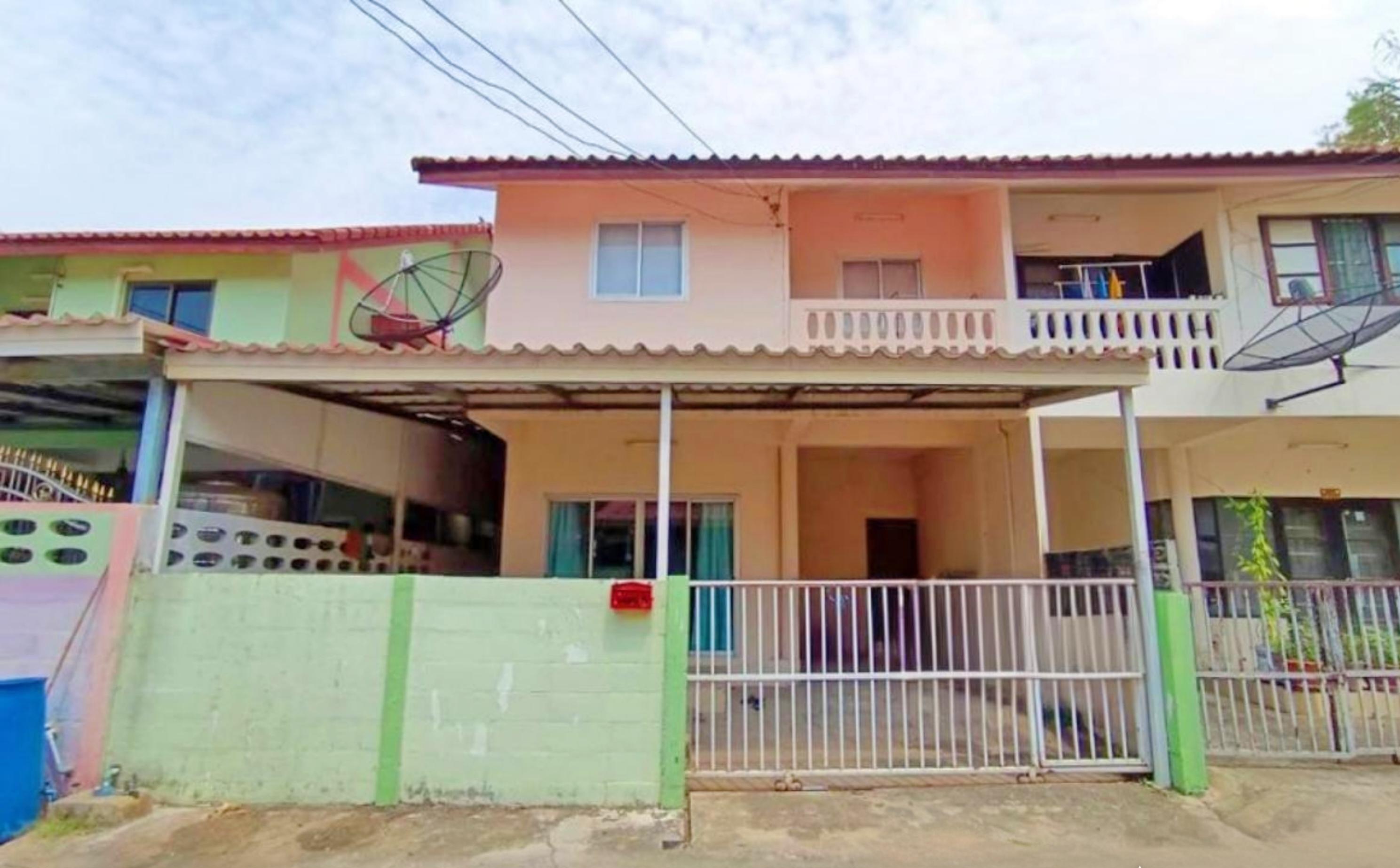 ขายบ้านแฝดใกล้สนามบินดอนเมืองเพียง 10 นาที หน้ากว้างก่อนหลังมุม 30 ตร.วา หมู่บ้านพูลศรี