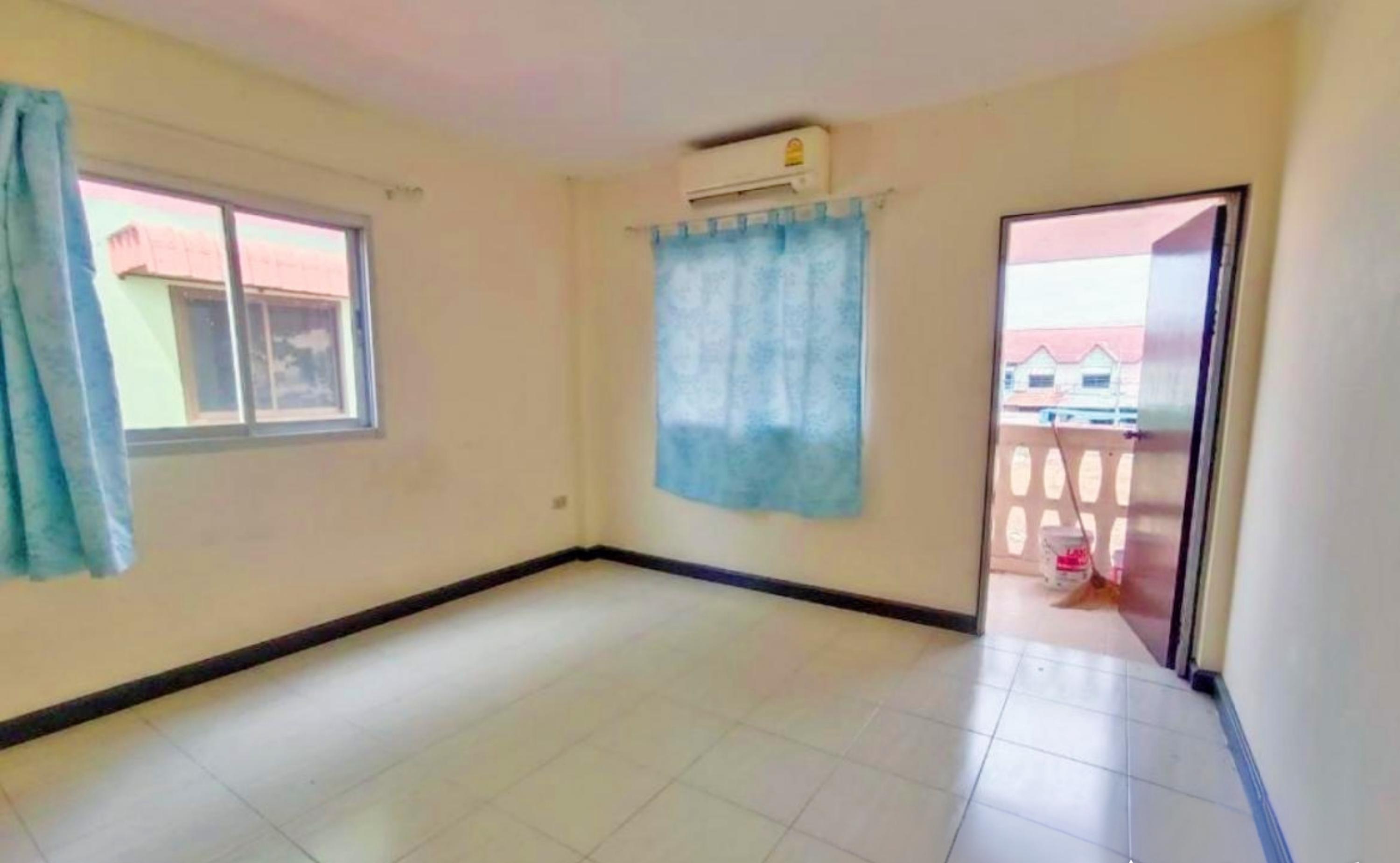 ขายบ้านแฝดใกล้สนามบินดอนเมืองเพียง 10 นาที หน้ากว้างก่อนหลังมุม 30 ตร.วา หมู่บ้านพูลศรี