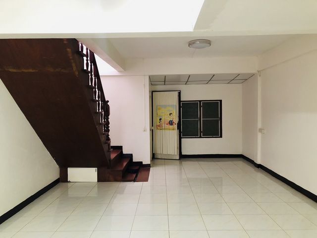 ขายทาวน์เฮ้าส์ 2 ชั้น 18.8 ตร.วา หมู่บ้านเย็นสุข ลาดพร้าว 87 แยก 8 แขวงคลองเจ้าคุณสิงห์ เขตวังทองหลาง กรุงเทพ   ที่ตั้ง : หมู่บ้านเย็นสุข ลาดพร้าว 87 แยก 8 แขวงคลองเ