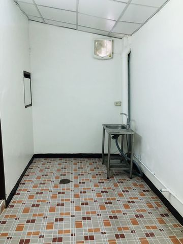 ขายทาวน์เฮ้าส์ 2 ชั้น 18.8 ตร.วา หมู่บ้านเย็นสุข ลาดพร้าว 87 แยก 8 แขวงคลองเจ้าคุณสิงห์ เขตวังทองหลาง กรุงเทพ   ที่ตั้ง : หมู่บ้านเย็นสุข ลาดพร้าว 87 แยก 8 แขวงคลองเ