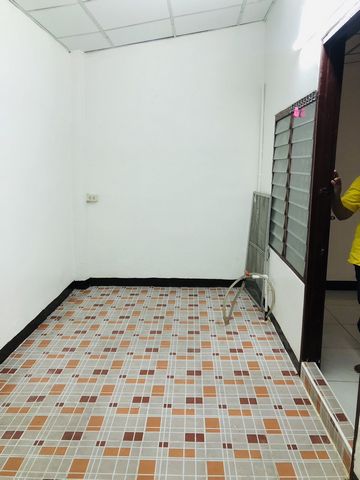 ขายทาวน์เฮ้าส์ 2 ชั้น 18.8 ตร.วา หมู่บ้านเย็นสุข ลาดพร้าว 87 แยก 8 แขวงคลองเจ้าคุณสิงห์ เขตวังทองหลาง กรุงเทพ   ที่ตั้ง : หมู่บ้านเย็นสุข ลาดพร้าว 87 แยก 8 แขวงคลองเ