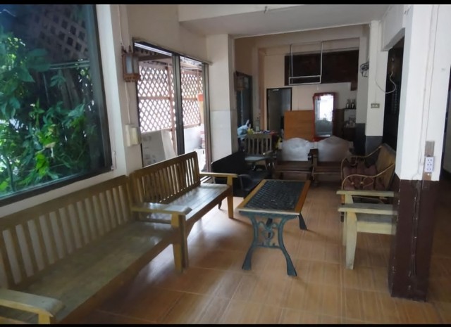 ขายเกสเฮ้าส์ ตึก 3ชั้น 20ห้อง ห้องน้ำในตัว เนื้อที่ 65 ตร.วา ราชวิถี  เชียงใหม่  ที่ตั้ง : ตำบลศรีภูมิ อำเภอเมืองเชียงใหม่ เชียงใหม่ 50300  ขนาดเนื้อที่ : 65 ตารางวา