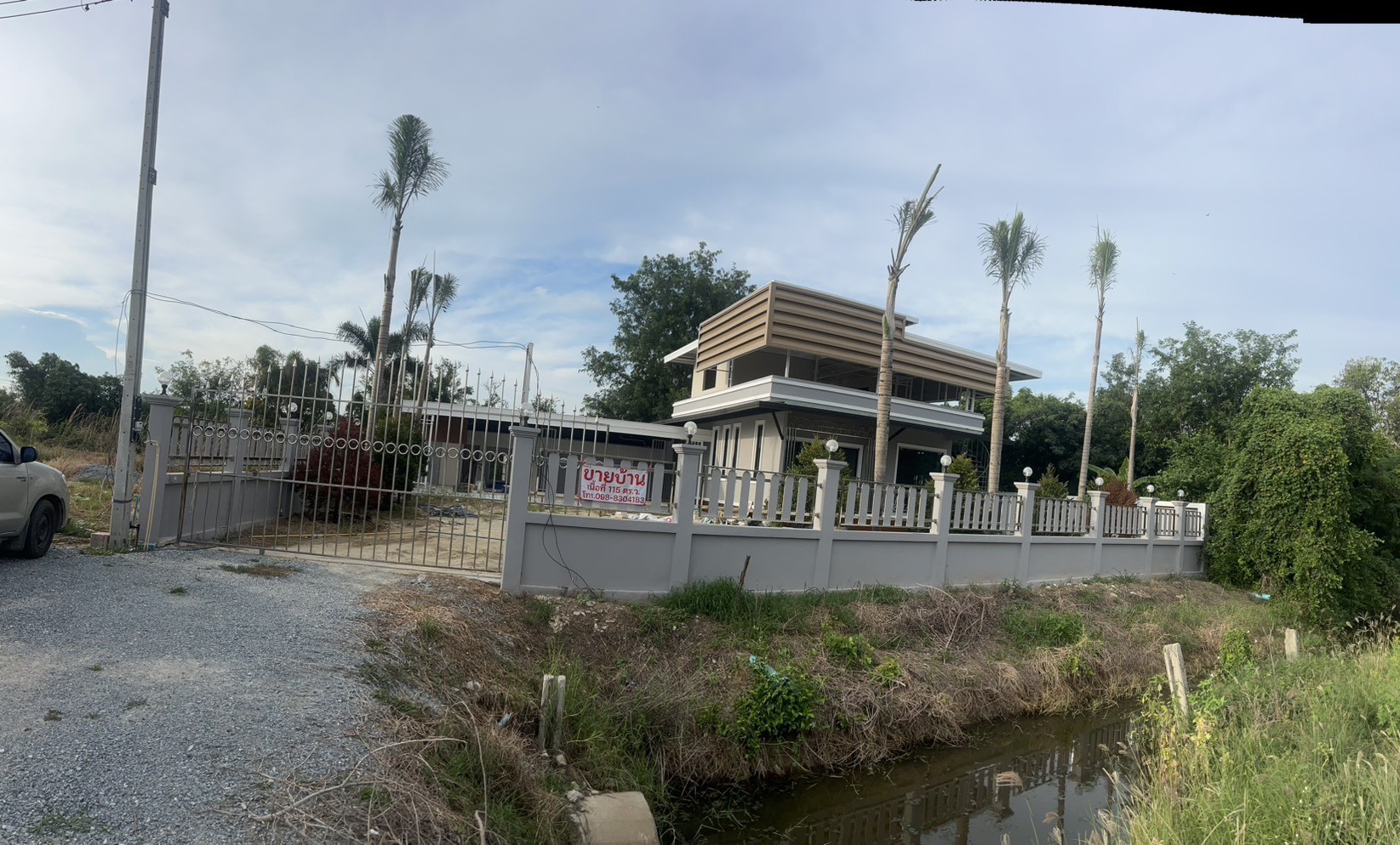 ขายที่ดินทำเลทองแบ่งแปลงขาย มีทั้งที่ดินเปล่า และที่ดินพร้อมสร้างบ้าน  สุพรรบุรี