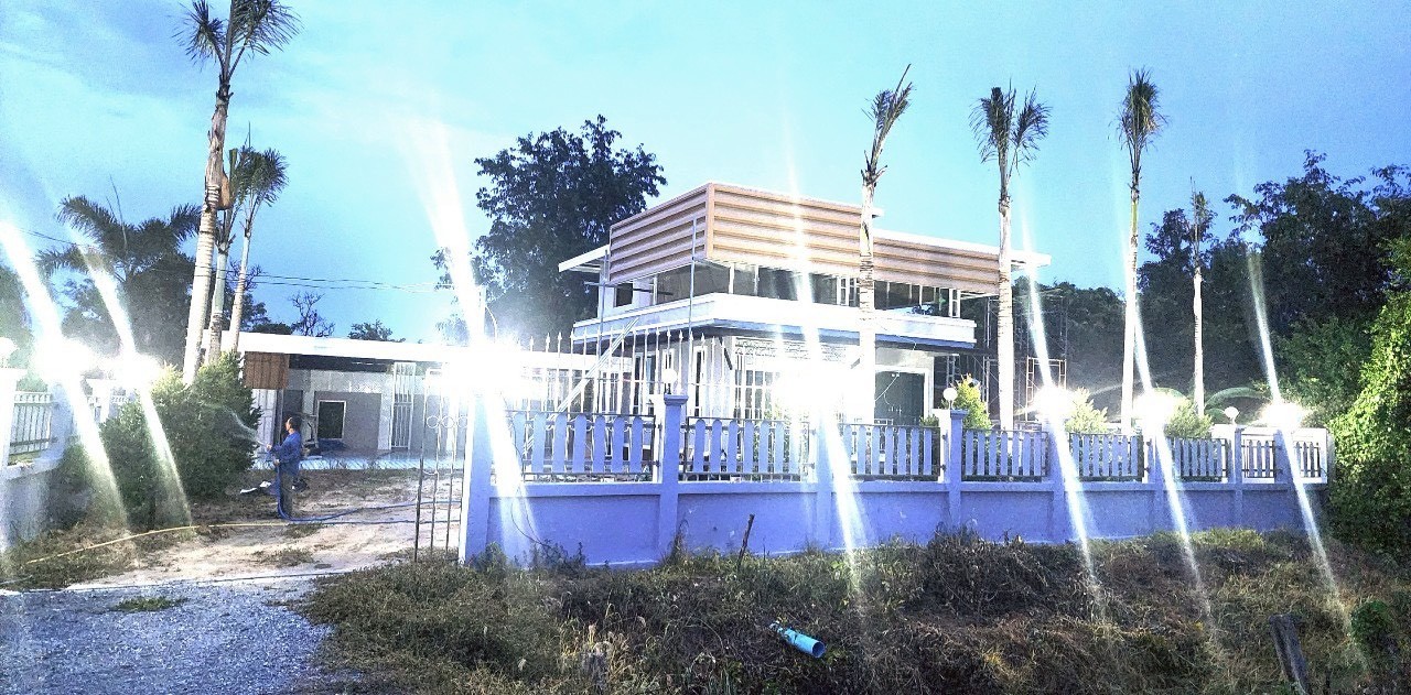 ขายที่ดินทำเลทองแบ่งแปลงขาย มีทั้งที่ดินเปล่า และที่ดินพร้อมสร้างบ้าน  สุพรรบุรี