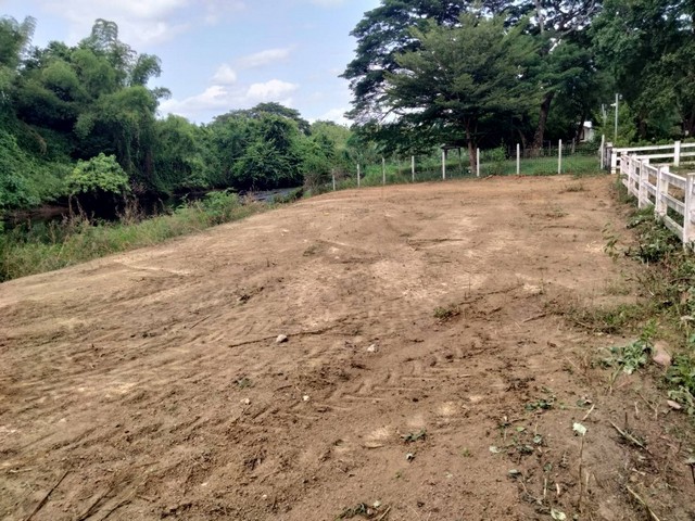 ขายที่ดินติดแม่น้ำเพชรบุรี 1 ไร่  67 ตารางวา ทำเลธรรมชาติ เพชรบุรี