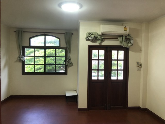 ขายบ้านหมู่บ้านปรีชา วัดหนามแดง ศรีนครินทร์ จังหวัดสมุทรปราการ 