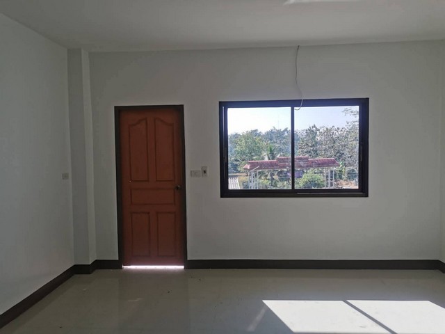  ขายอาคารพาณิชย์ 2 ชั้นครึ่ง จำนวน  5 คูหา   น่าน