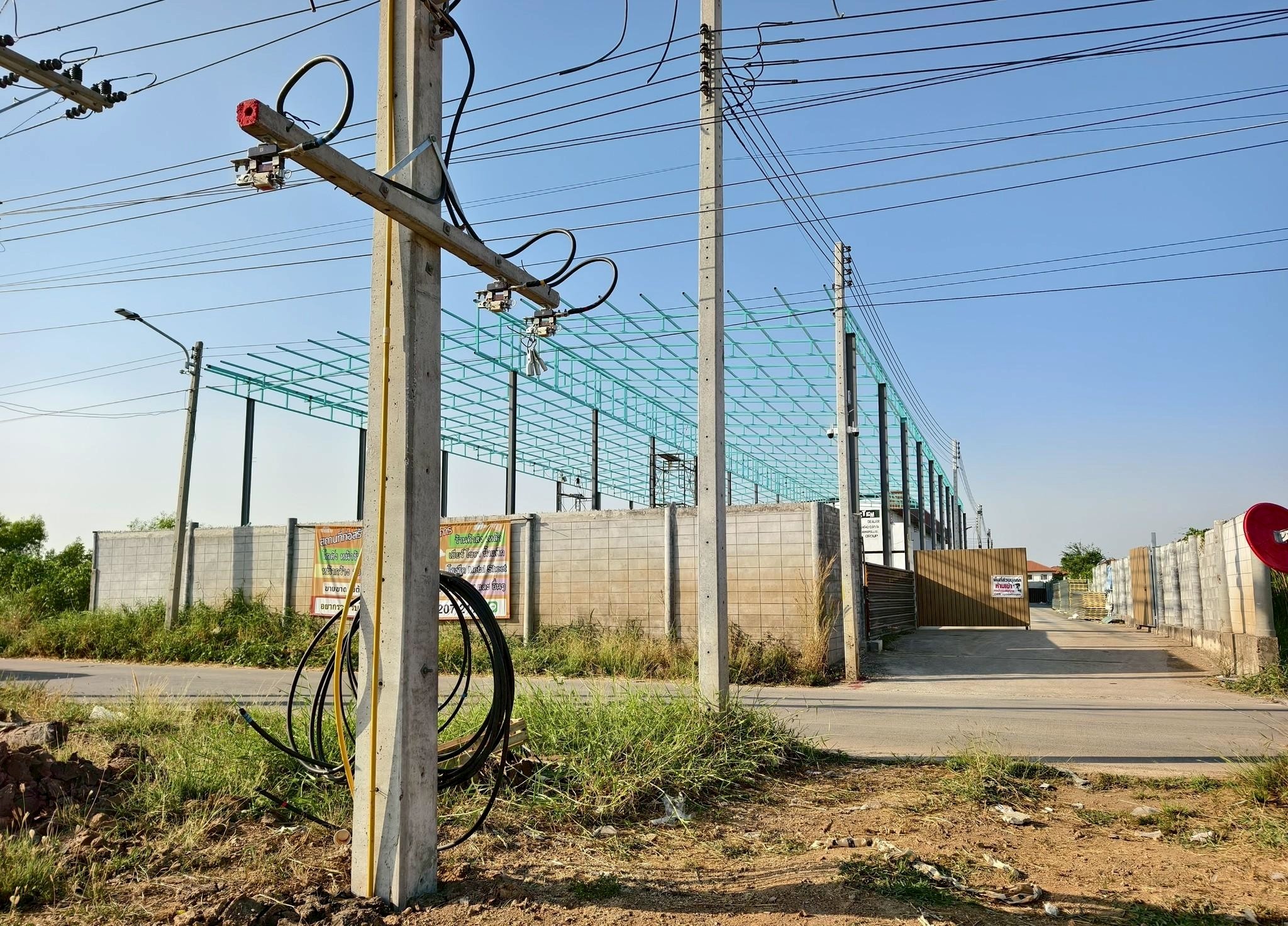 ขายโกดัง แปลงใหญ่ 1000 ตรม. (3 แปลงแบ่งขายได้) ตรงข้ามตลาดบึงบัว 