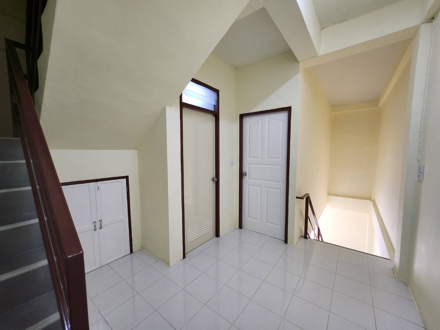 ขายอาคารพาณิชย์ 3.5 ชั้น โครงการเบญจทรัพย์ คลอง6 ติดถนนรังสิต-นครนายก