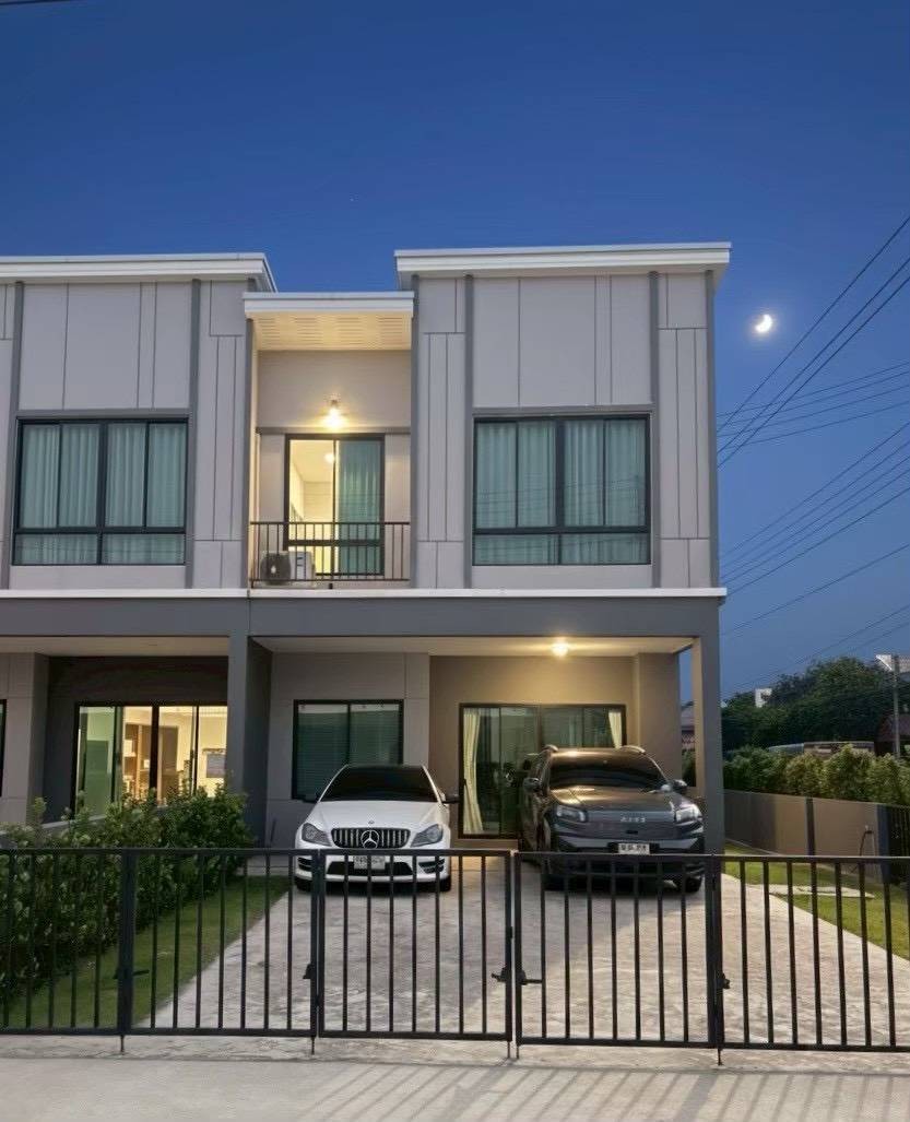 ขายทาวน์โฮม 2 ชั้น 4 ห้องนอน 4 ห้องน้ำ มีห้องน้ำในตัว 3 ห้อง สวนหลวงวิลล์ นิรันดร์วิลล์ 3 – ประเวศ, กทม.