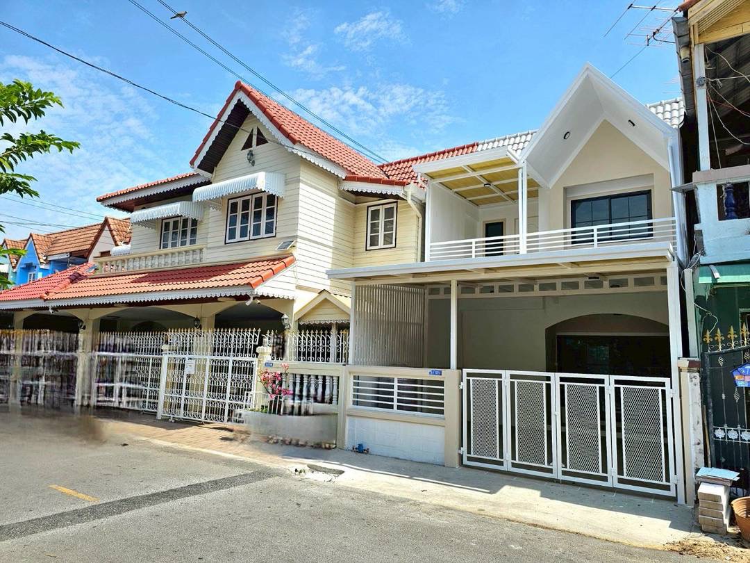 ทำเลทองติดรถไฟฟ้า! ขายทาวน์เฮาส์ #หมู่บ้านบัวทอง2
