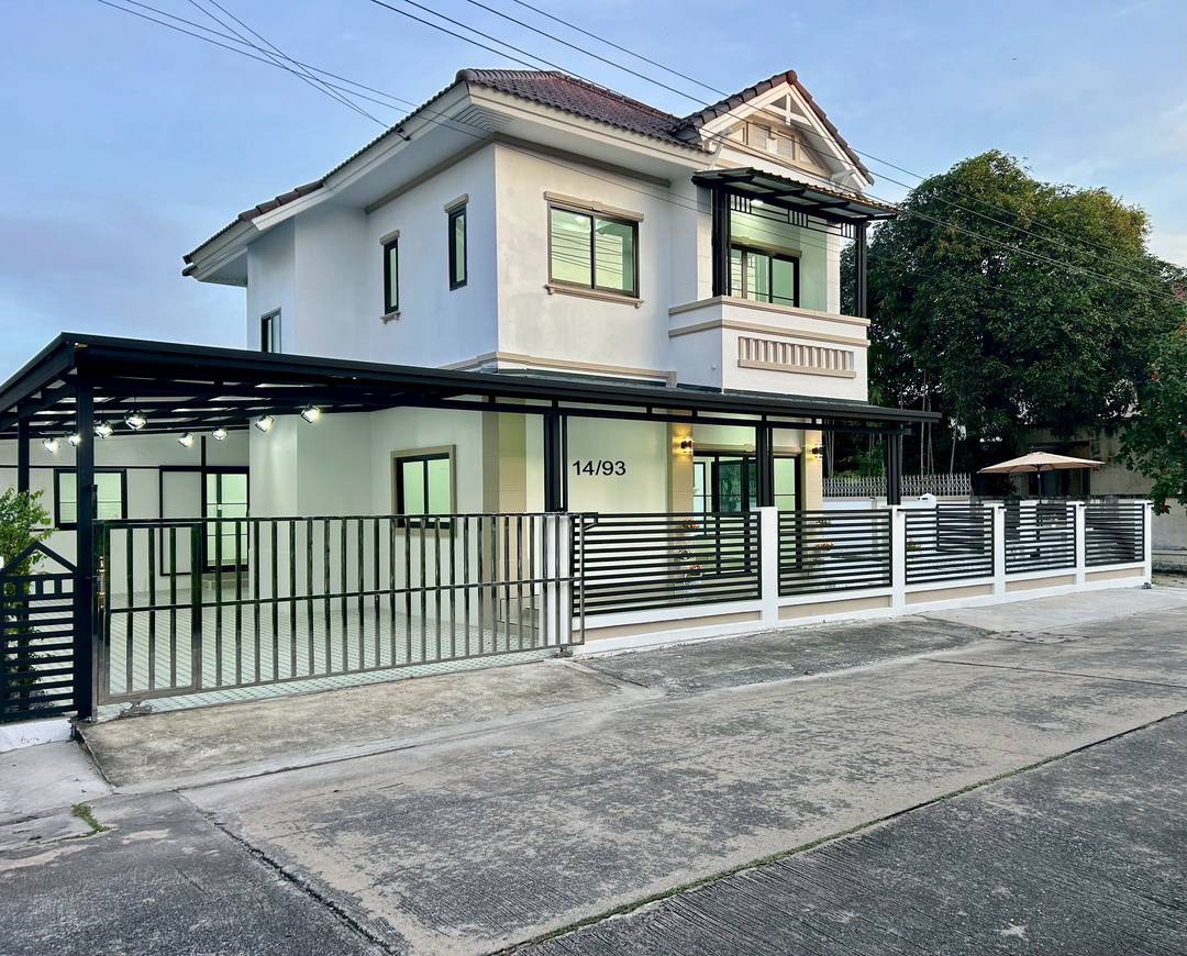 บ้านเดี่ยวหลังใหญ่ไม่เข้าซอย หลังบ้านไม่ติดใคร ติดสวนสาธารณะโครงการ หน้าบ้านหัน 