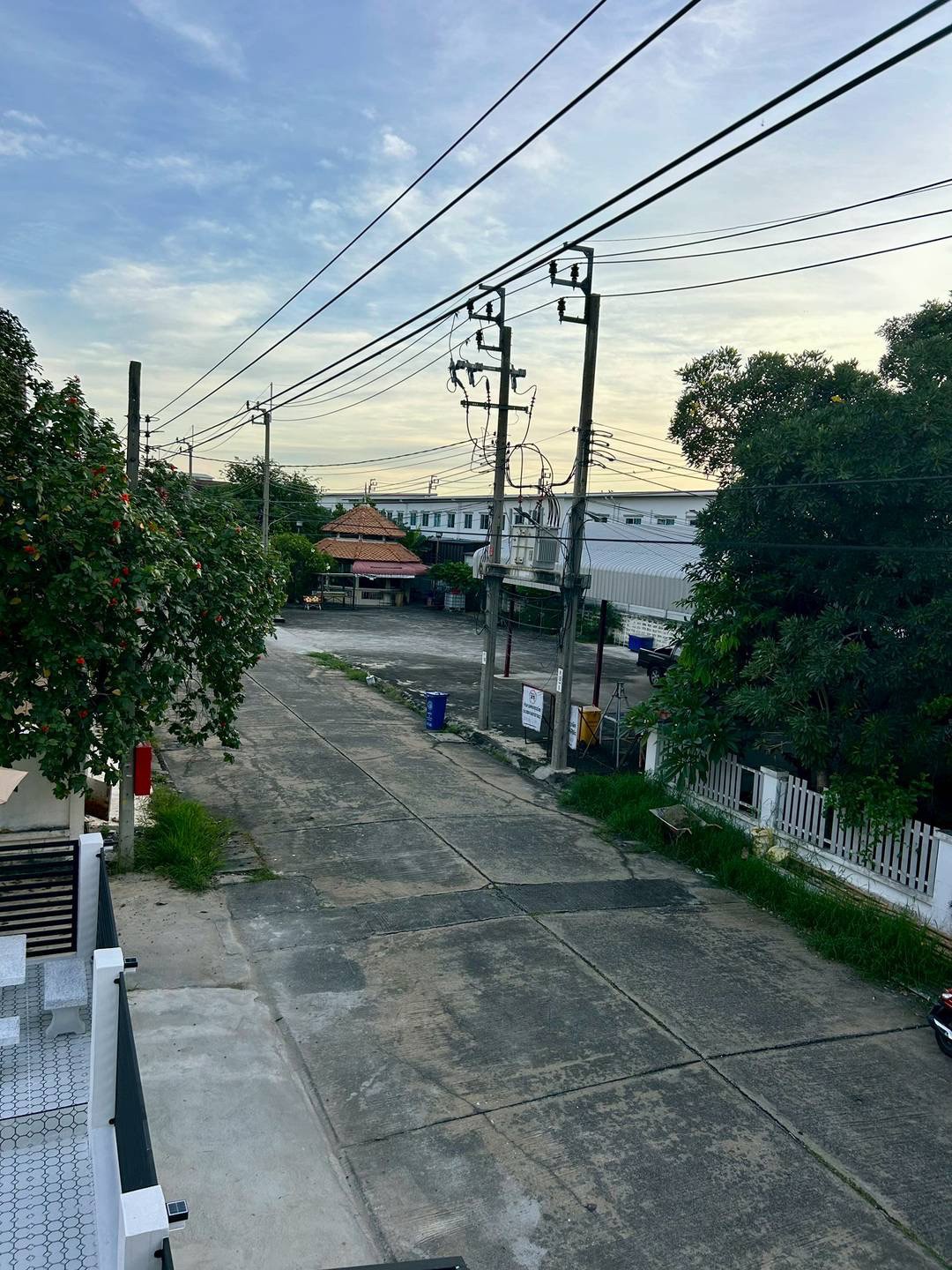 บ้านเดี่ยวหลังใหญ่ไม่เข้าซอย หลังบ้านไม่ติดใคร ติดสวนสาธารณะโครงการ หน้าบ้านหัน 