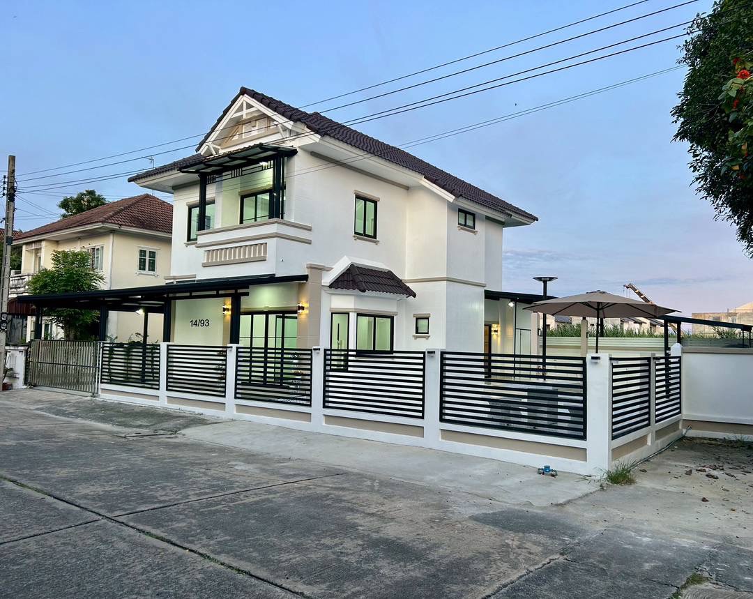 บ้านเดี่ยวหลังใหญ่ไม่เข้าซอย หลังบ้านไม่ติดใคร ติดสวนสาธารณะโครงการ หน้าบ้านหัน 