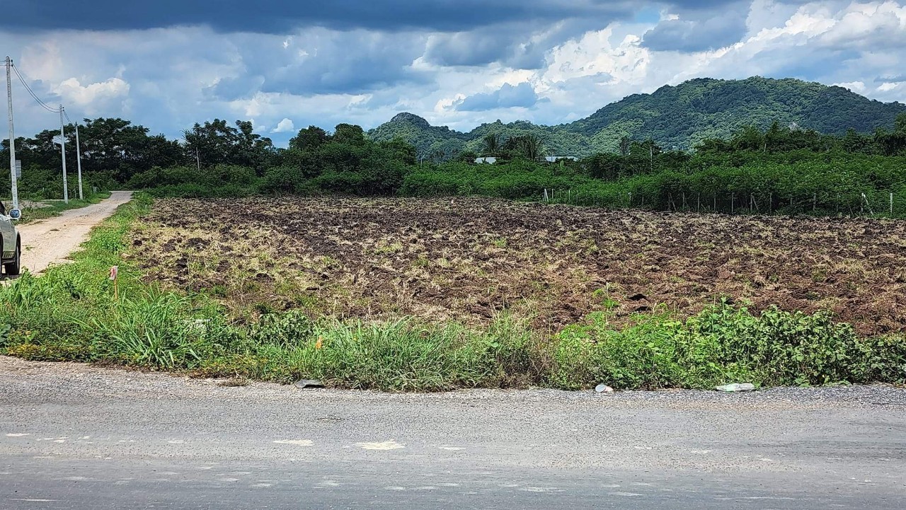 ขายที่ดินเปล่า ทำเลลงทุนธุรกิจ แปลงเล็ก ติดถนน 3 ด้าน สระบุรี
