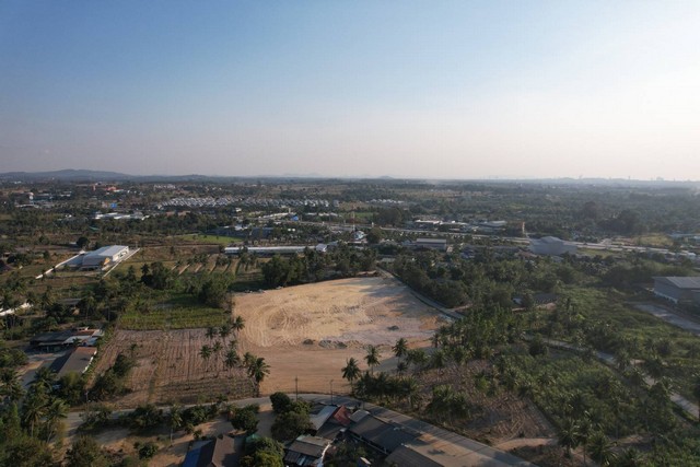 ขายที่ดินทำเลดี 12 ไร่  1 งาน 26 ตารางวา เหมาะสำหรับทำหมู่บ้านจัดสรรค์ เก็งกำไร  ชลบุรี