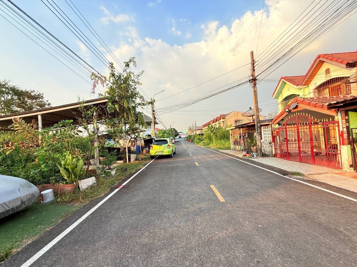 ขายถูกที่สุด‼ ที่ดินลาดปลาดุก 60 ตารางวา ติดถนนลาดยางสาธารณะ ซอย หมู่บ้านธารทอง 2 อ.บางบัวทอง จ.นนทบุรี