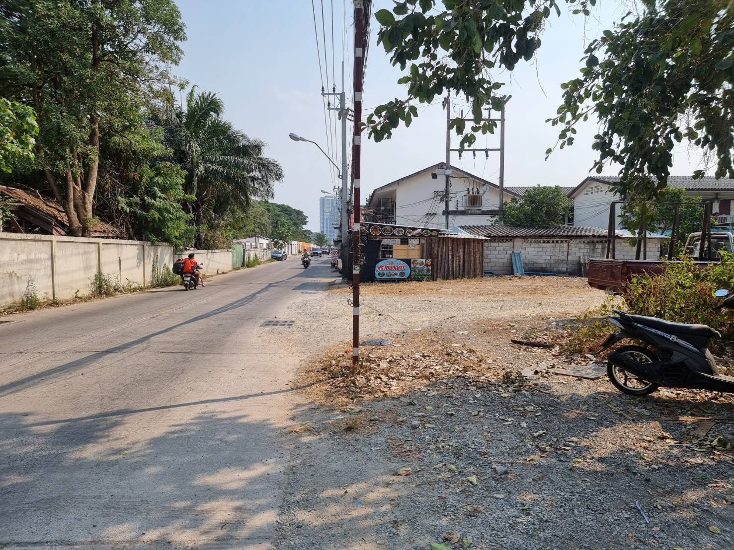 ขายที่ดิน พร้อมห้องเช่า ใกล้หาด พัทยาใต้ ถนนเทพประสิทธิ์17 ต.หนองปรือ อ.บางละมุง จ.ชลบุรี