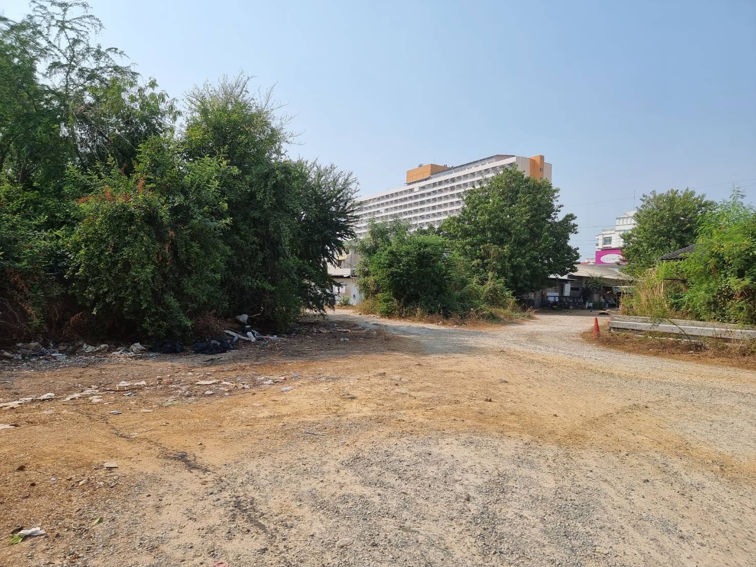 ขายที่ดิน พร้อมห้องเช่า ใกล้หาด พัทยาใต้ ถนนเทพประสิทธิ์17 ต.หนองปรือ อ.บางละมุง จ.ชลบุรี