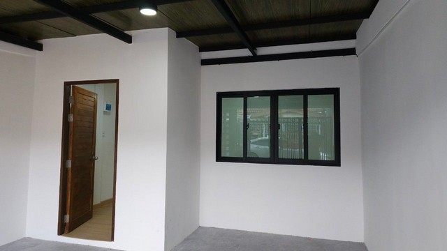 ทาวน์เฮ้าส์รีโนเวทใหม่ทั้งหลัง  พิกัด นาป่า-ท้องคุ้ง ชลบุรี