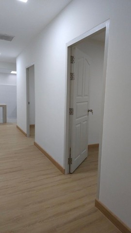 ทาวน์เฮ้าส์รีโนเวทใหม่ทั้งหลัง  พิกัด นาป่า-ท้องคุ้ง ชลบุรี