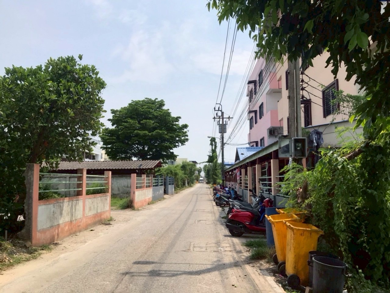 ขายที่ดินใกล้ถนนบางบัวทอง-สุพรรณฯ(340) เนื้อที่ 99 ตารางวา ติดถนนคอนกรีตสาธารณะ อ.บางบัวทอง จ.นนทบุรี