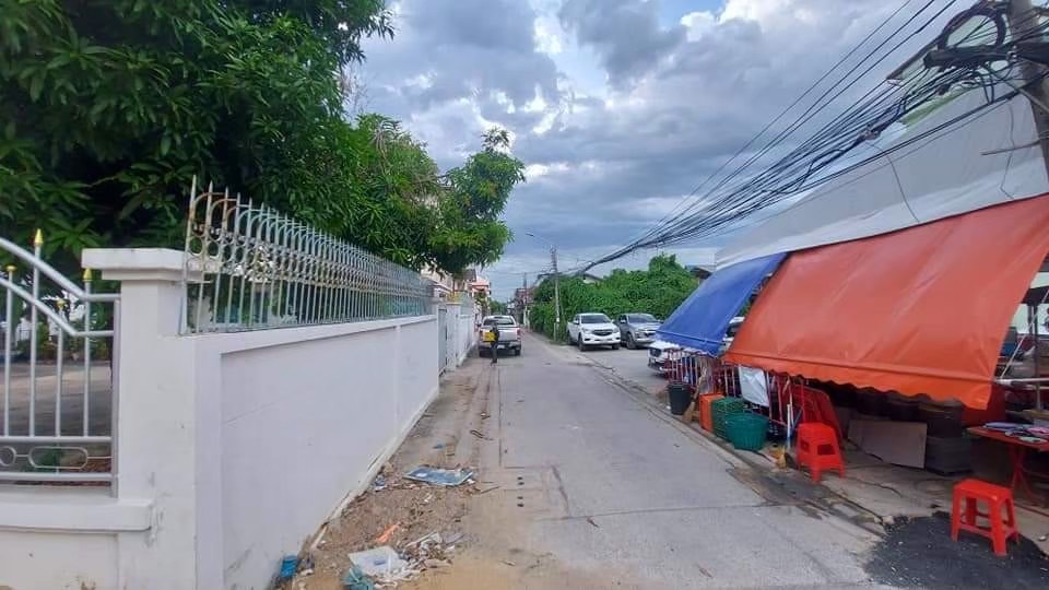 ขายที่ดินบางศรีเมือง 121 ตารางวา ติดถนนคอนกรีตสาธารณะ ถมไว้แล้ว ซอยบางศรีเมือง 13 อ.เมืองนนทบุรี จ.นนทบุรี