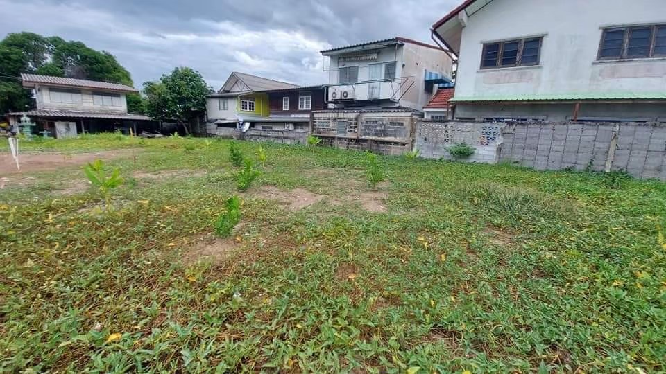 ขายที่ดินบางศรีเมือง 121 ตารางวา ติดถนนคอนกรีตสาธารณะ ถมไว้แล้ว ซอยบางศรีเมือง 13 อ.เมืองนนทบุรี จ.นนทบุรี