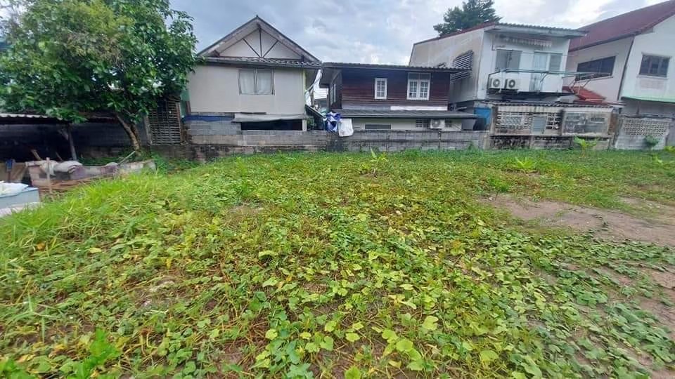 ขายที่ดินบางศรีเมือง 121 ตารางวา ติดถนนคอนกรีตสาธารณะ ถมไว้แล้ว ซอยบางศรีเมือง 13 อ.เมืองนนทบุรี จ.นนทบุรี