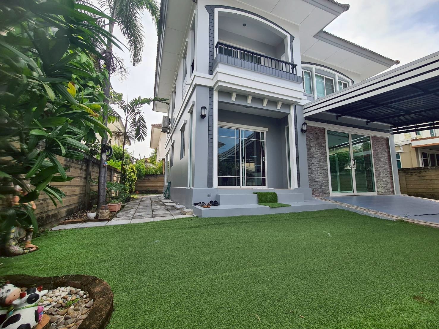 ขายบ้านเดี่ยวหมู่บ้านภัสสรเพรสทิส เฉลิมพระเกียรติ ร. 9 แขวงประเวศ เขตประเวศ กรุงเทพมหานคร