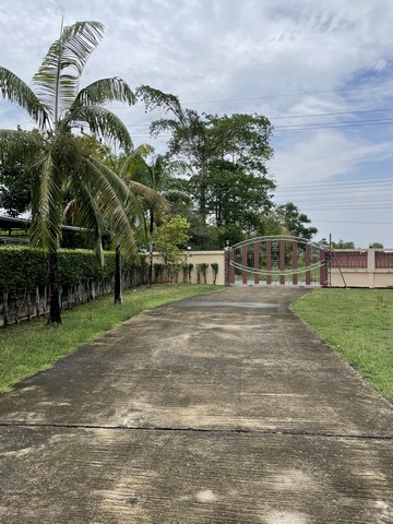 ขายที่ดินพร้อมบ้านหรูสองชั้นหลังใหญ่ ใกล้ตัวเมืองนครนายก