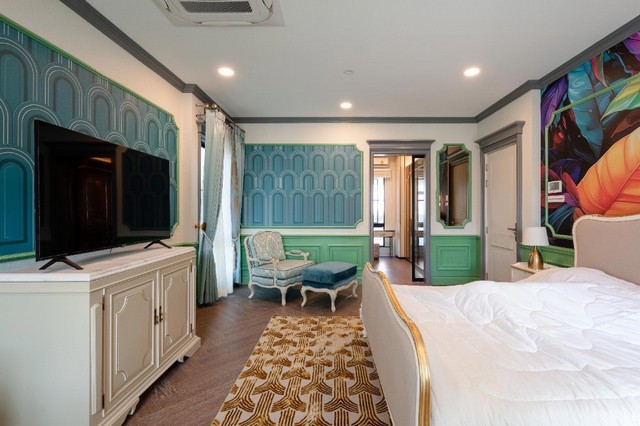 บ้านหรูหลังมุม สไตล์ฝรั่งเศส ใจกลางย่าน New CBD กรุงเทพกรีฑาตัดใหม่