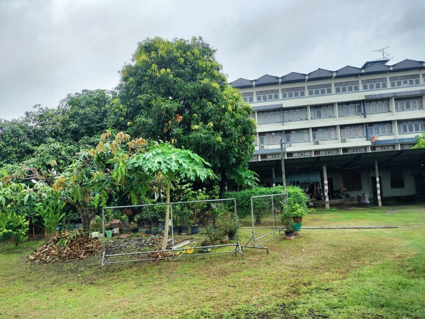 ขายกิจการโรงแรมแห่งเดียวที่ติดถนนสายหลักจำนวน 3 ไร่ ใจกลางเมืองนครนายก