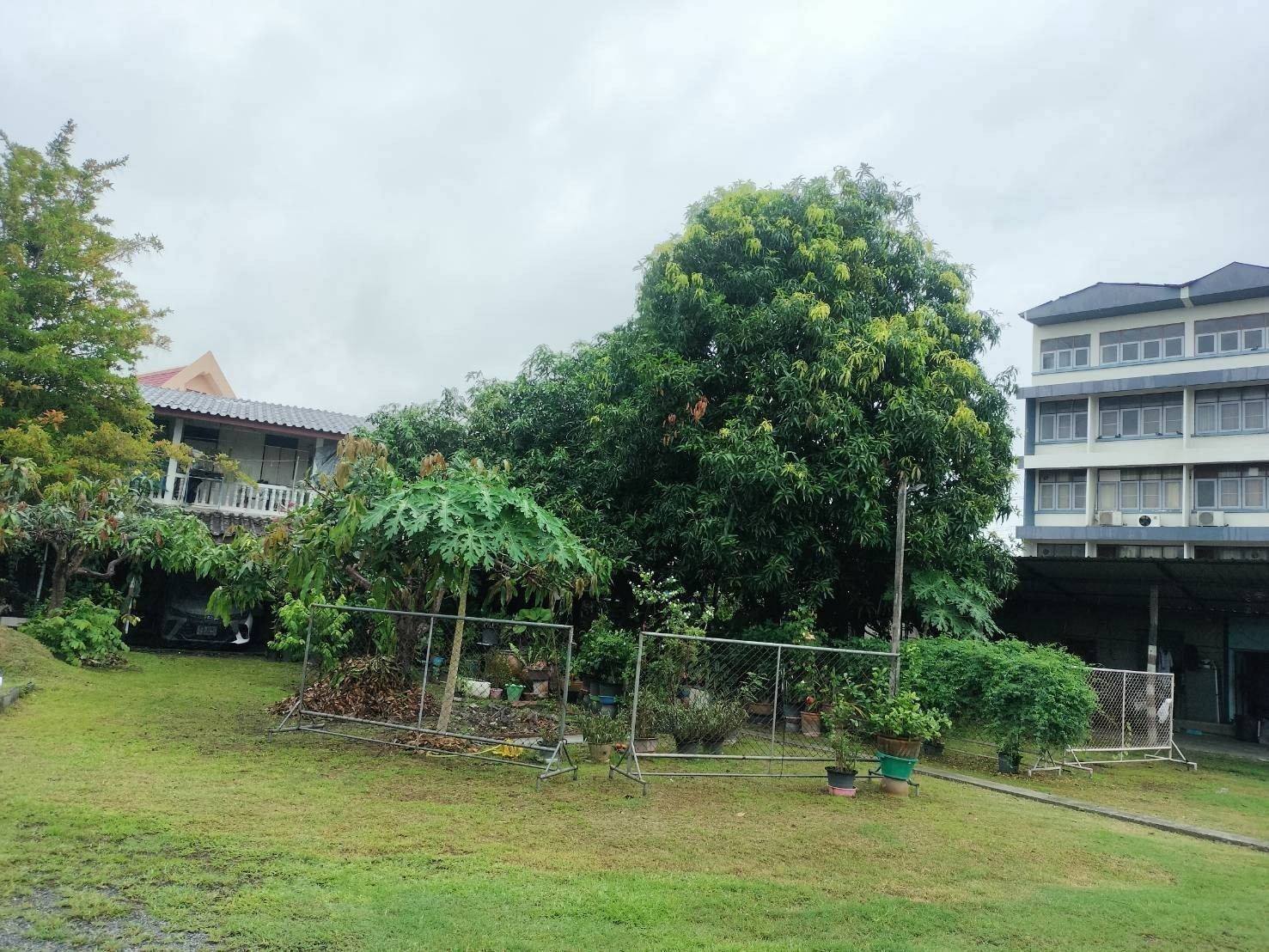 ขายกิจการโรงแรมแห่งเดียวที่ติดถนนสายหลักจำนวน 3 ไร่ ใจกลางเมืองนครนายก