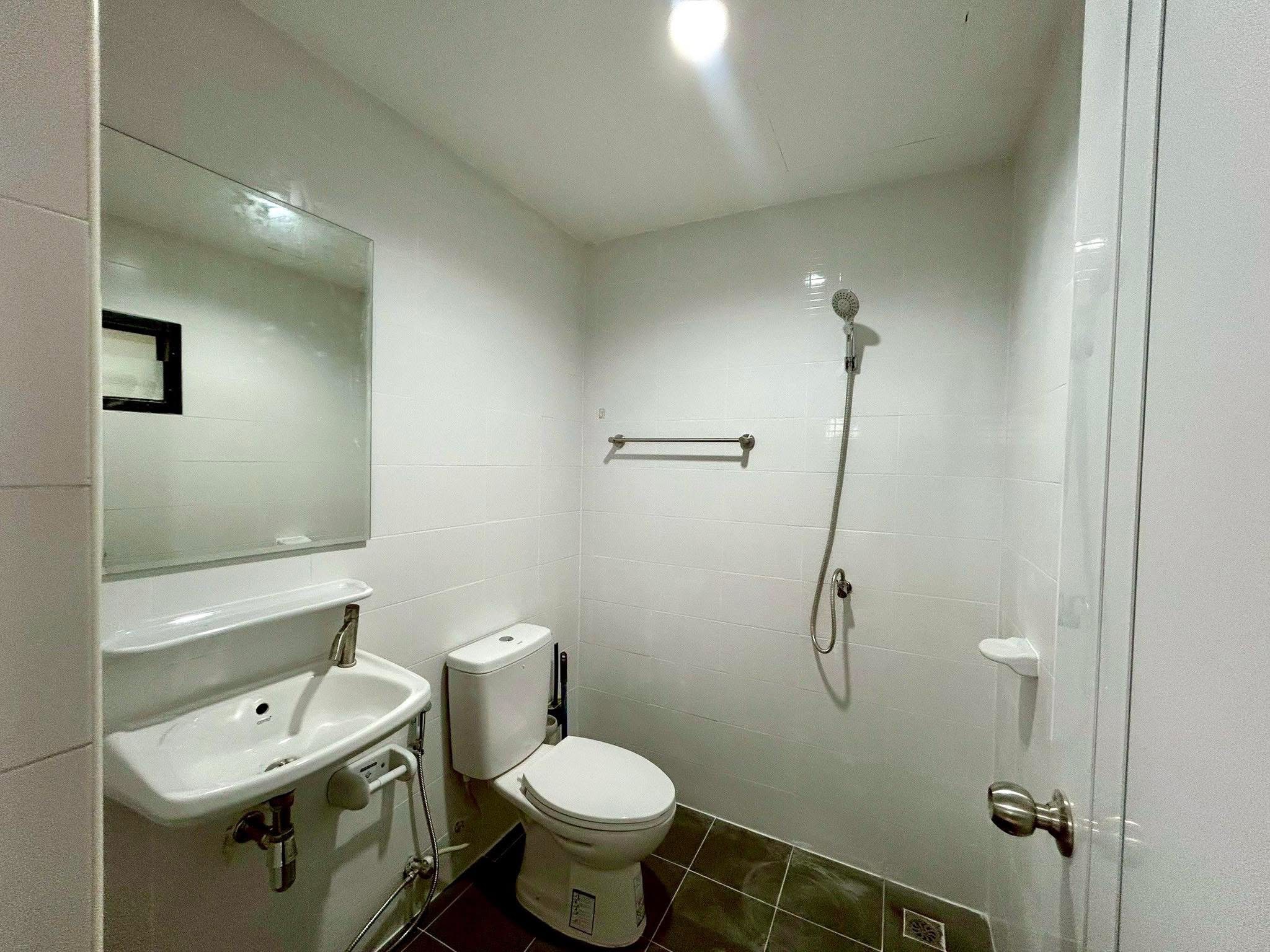 ????RealEstate 905-46   ✨ รีโนเวทใหม่เอี่ยมทั้งหลัง ดีไซน์โปร่งสบาย ได้พื้นที่ส่วนตัวหลังมุมเนื้อที่กว้าง 24 ตร.ว. แหล่งชุมชนเดินทางสะดวกเชื่อมต่อคลองหลวง-รังสิต พร้อม
