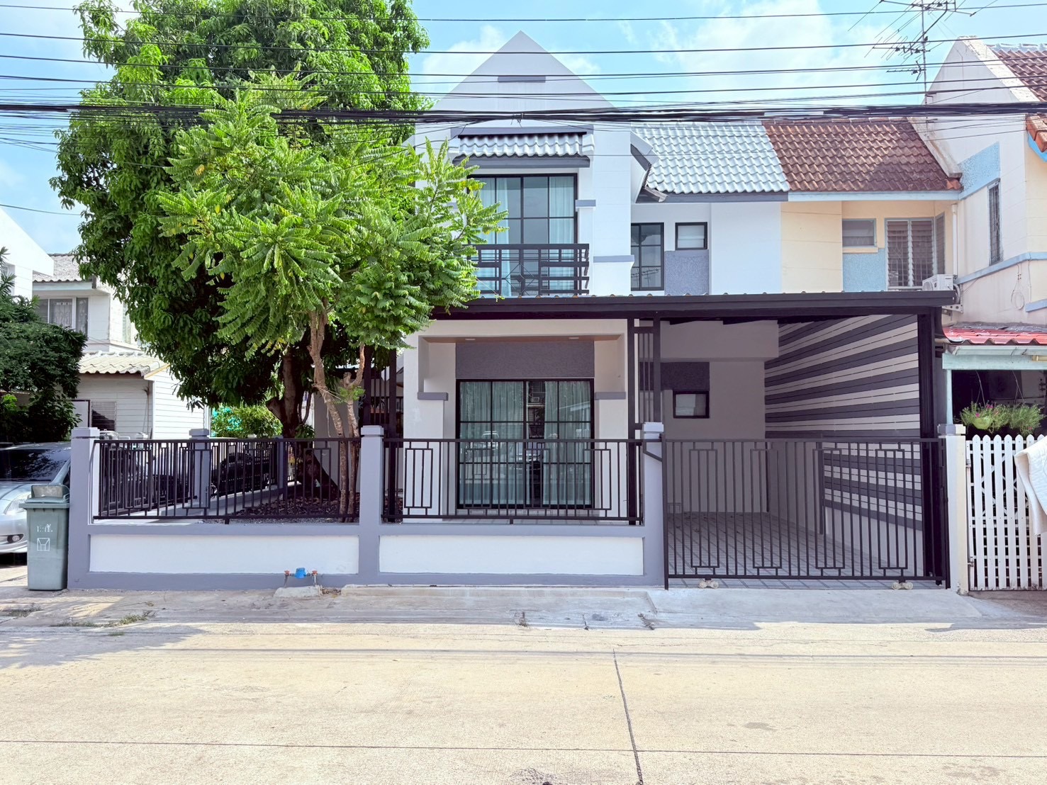  ขายด่วน! ทาวน์เฮาส์ 2 ชั้น หลังมุม เนื้อที่ใหญ่พิเศษ 30.4 ตร.ว.   หมู่บ้านพูนสินธานี 3 (ซอยเคหะร่มเกล้า 64 | ลาดกระบัง)  รีโ