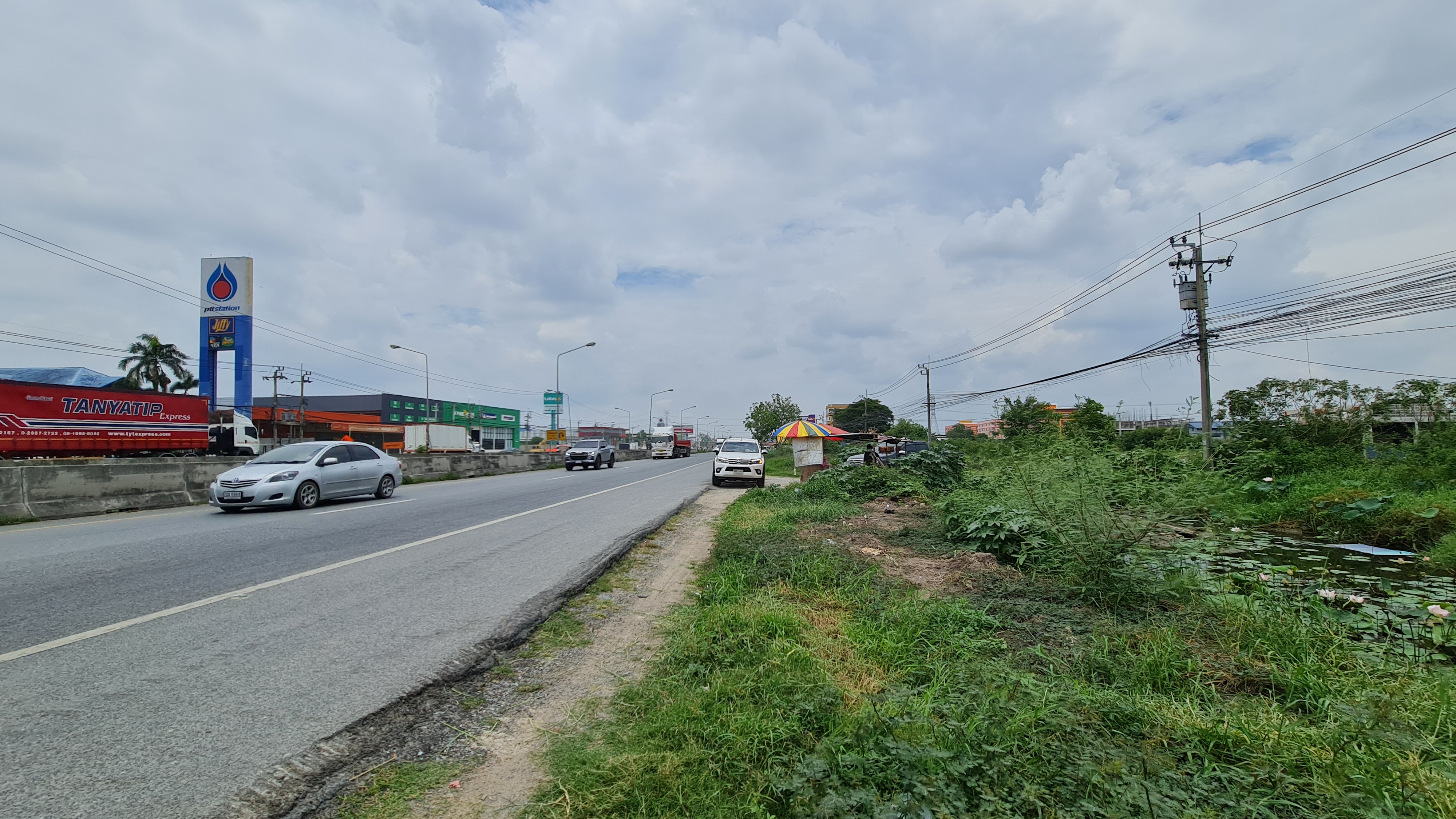 ให้เช่าที่ดินทำเลทอง 5 ไร่เศษ ติดถนนบางบัวทอง-สุพรรณบุรี (ทล.340) ฝั่งขาออก