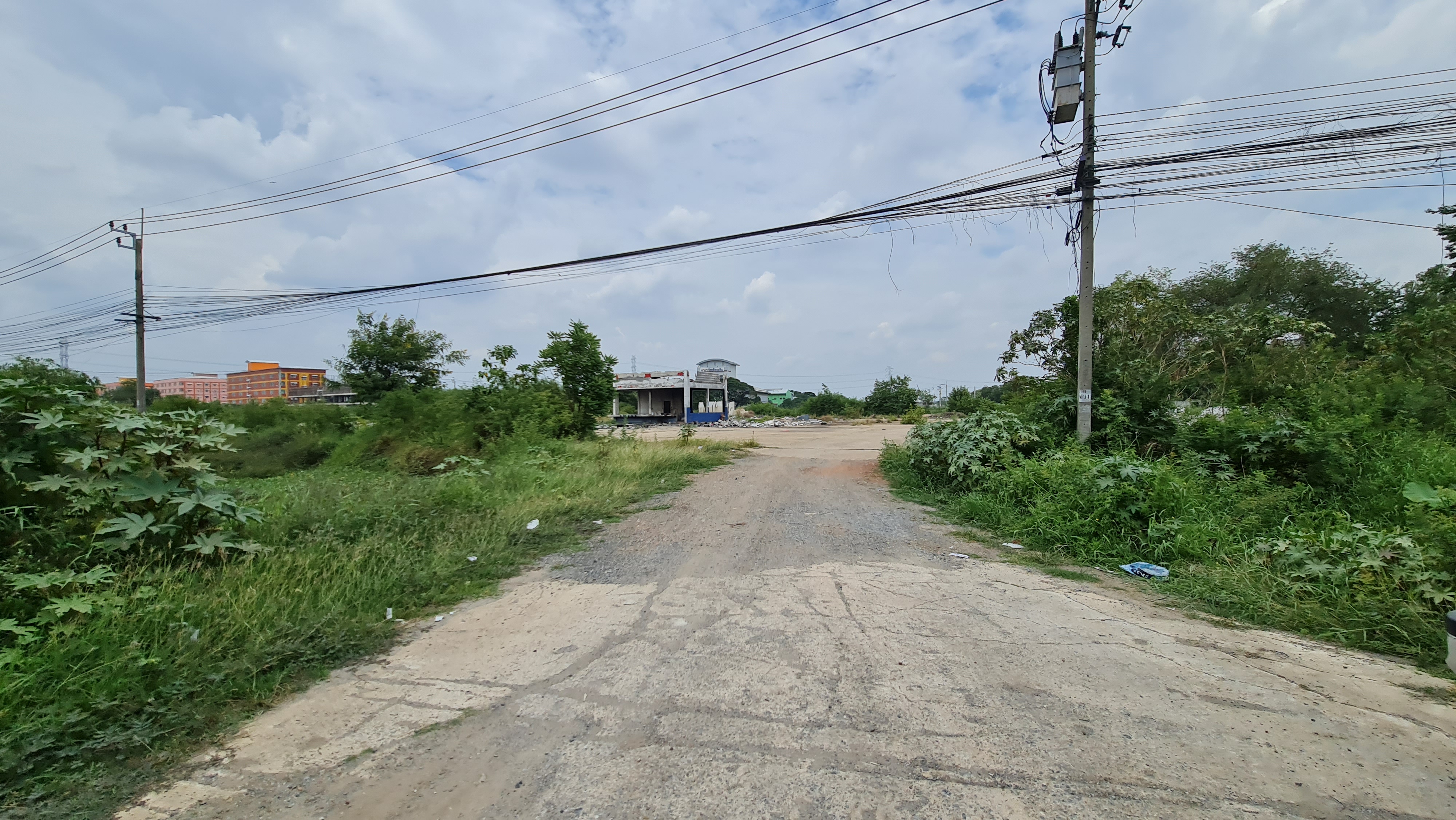 ให้เช่าที่ดินทำเลทอง 5 ไร่เศษ ติดถนนบางบัวทอง-สุพรรณบุรี (ทล.340) ฝั่งขาออก