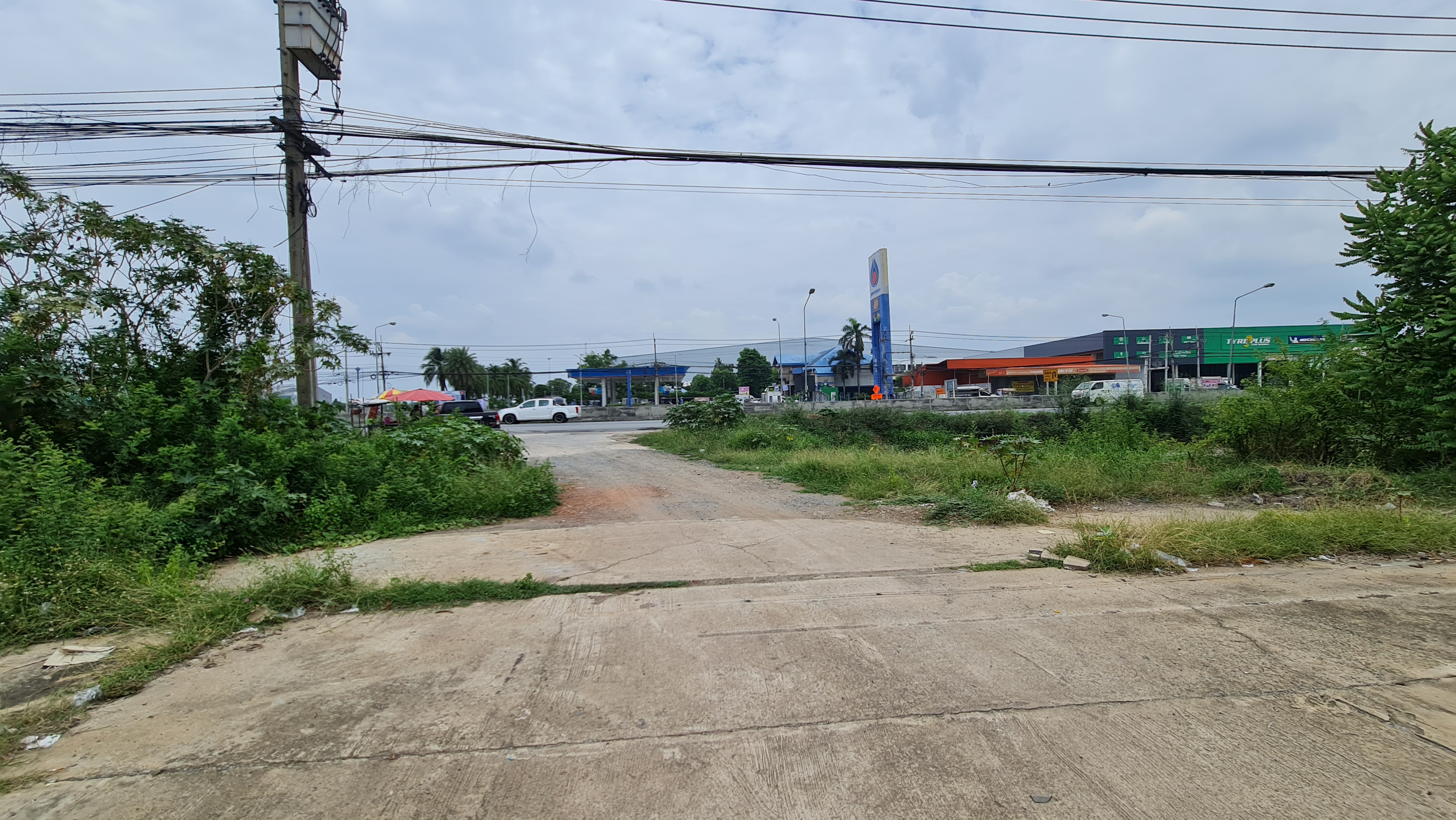 ให้เช่าที่ดินทำเลทอง 5 ไร่เศษ ติดถนนบางบัวทอง-สุพรรณบุรี (ทล.340) ฝั่งขาออก