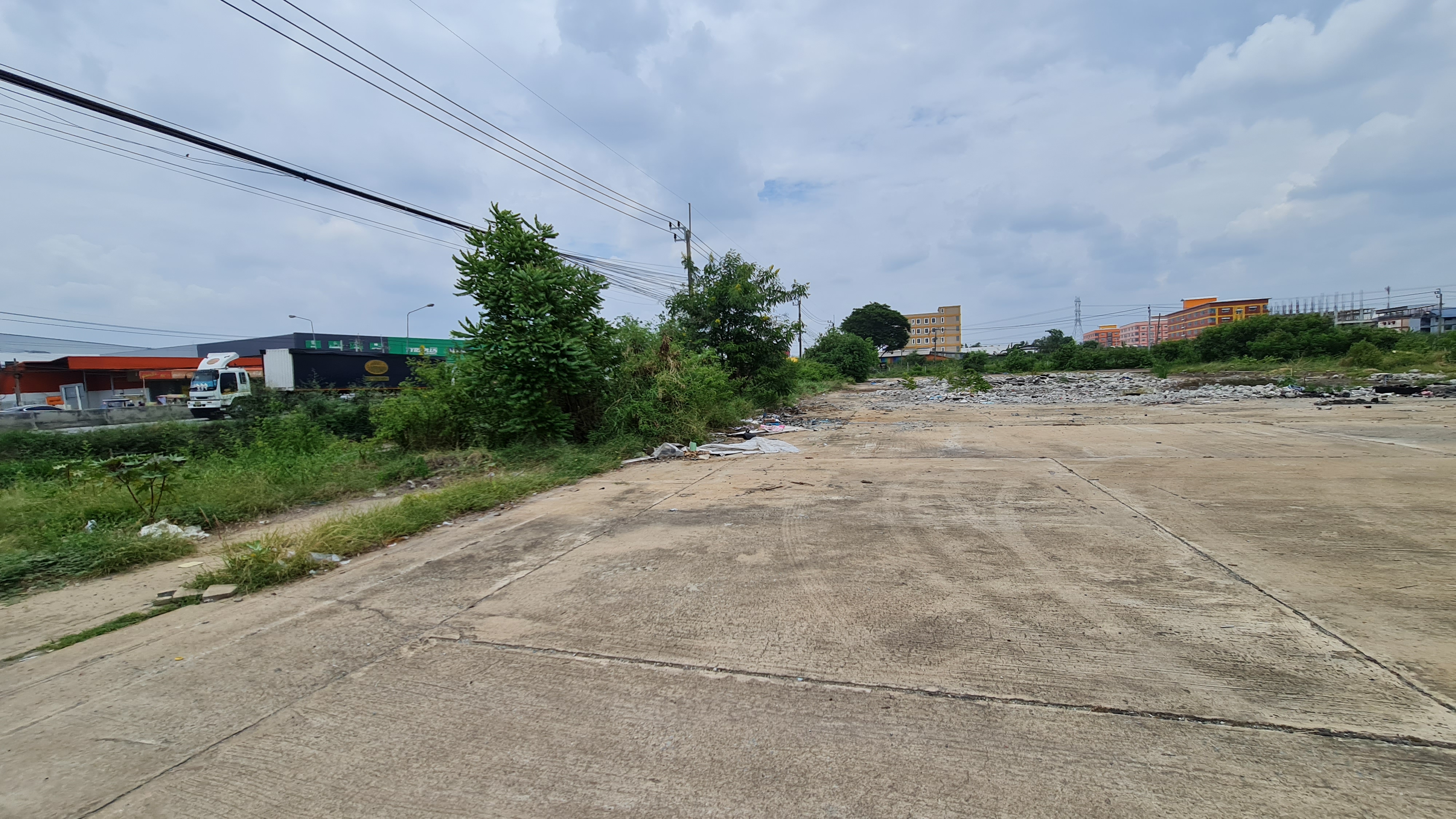 ให้เช่าที่ดินทำเลทอง 5 ไร่เศษ ติดถนนบางบัวทอง-สุพรรณบุรี (ทล.340) ฝั่งขาออก