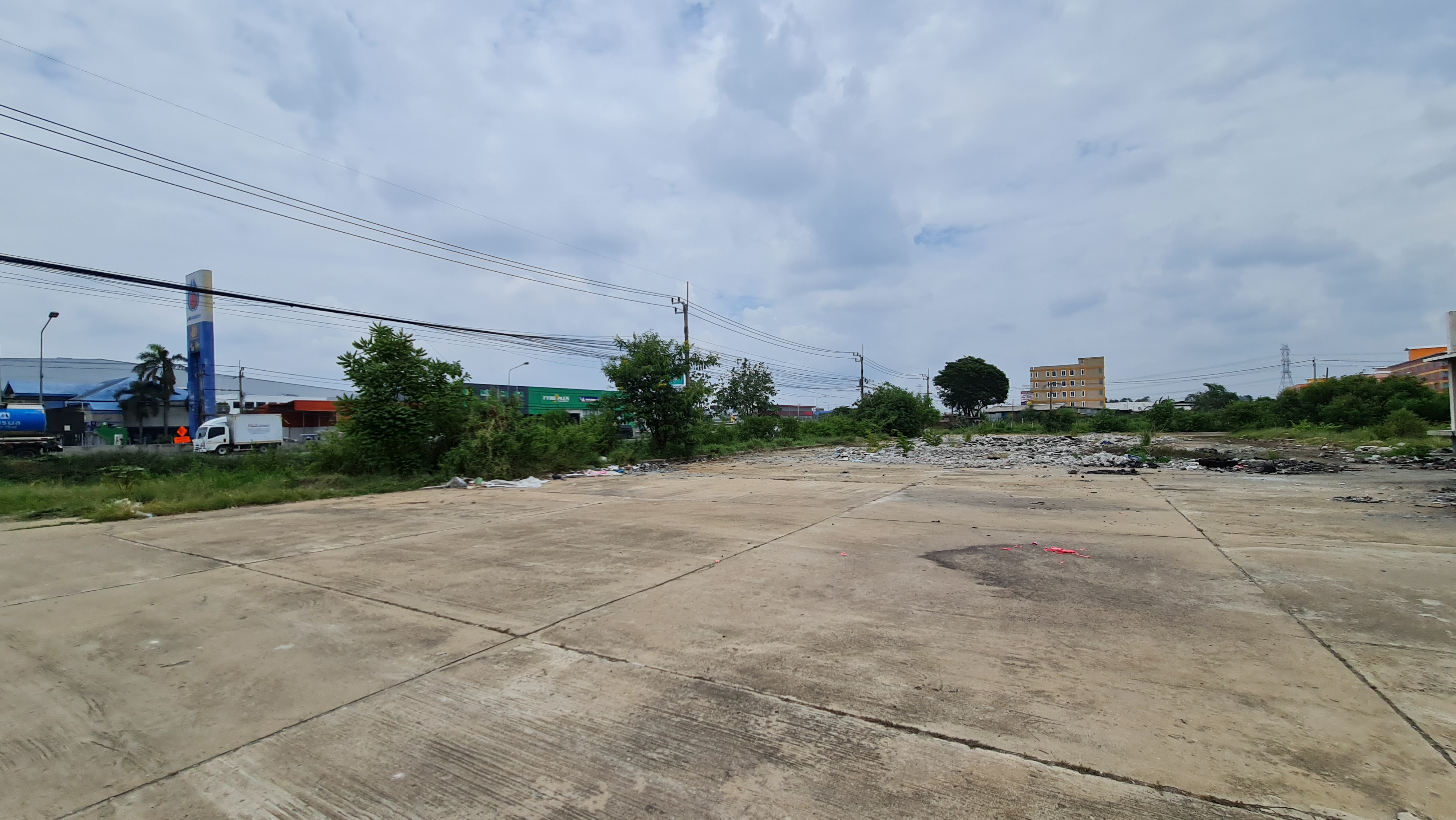 ให้เช่าที่ดินทำเลทอง 5 ไร่เศษ ติดถนนบางบัวทอง-สุพรรณบุรี (ทล.340) ฝั่งขาออก